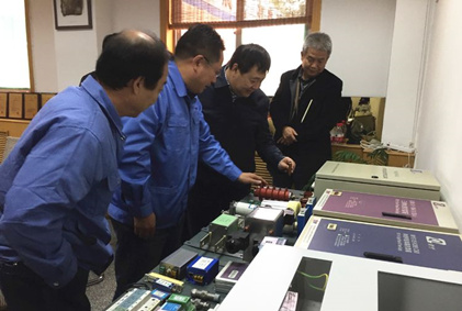 集團領(lǐng)導金輝一行到西無二集團公司進行工作調(diào)研
